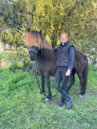 Isi & Tildra Happy Horse Owner Isi & Tildra Happy Horse Owner