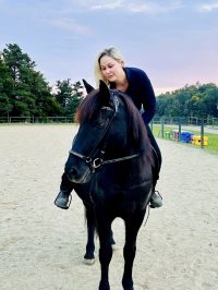 Bianca & Harka Happy Horse Owner Bianca & Harka Happy Horse Owner